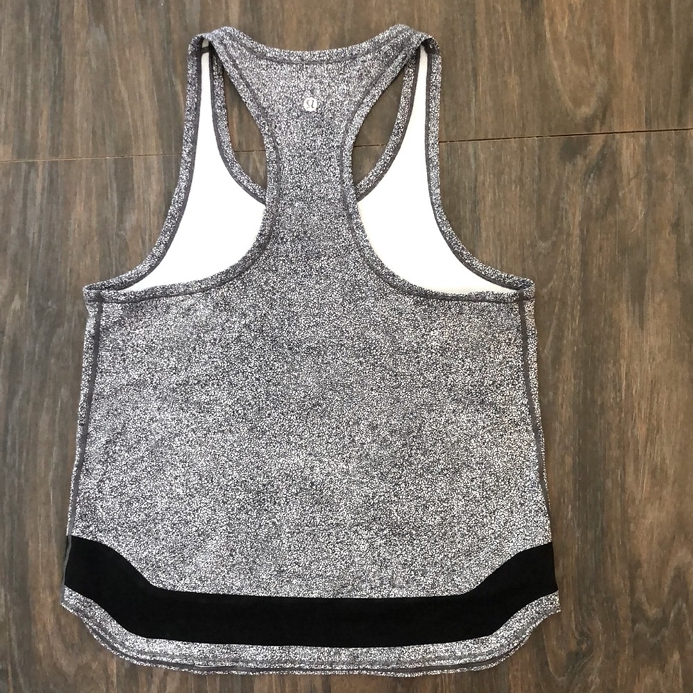 Lululemon black and white tank size 6